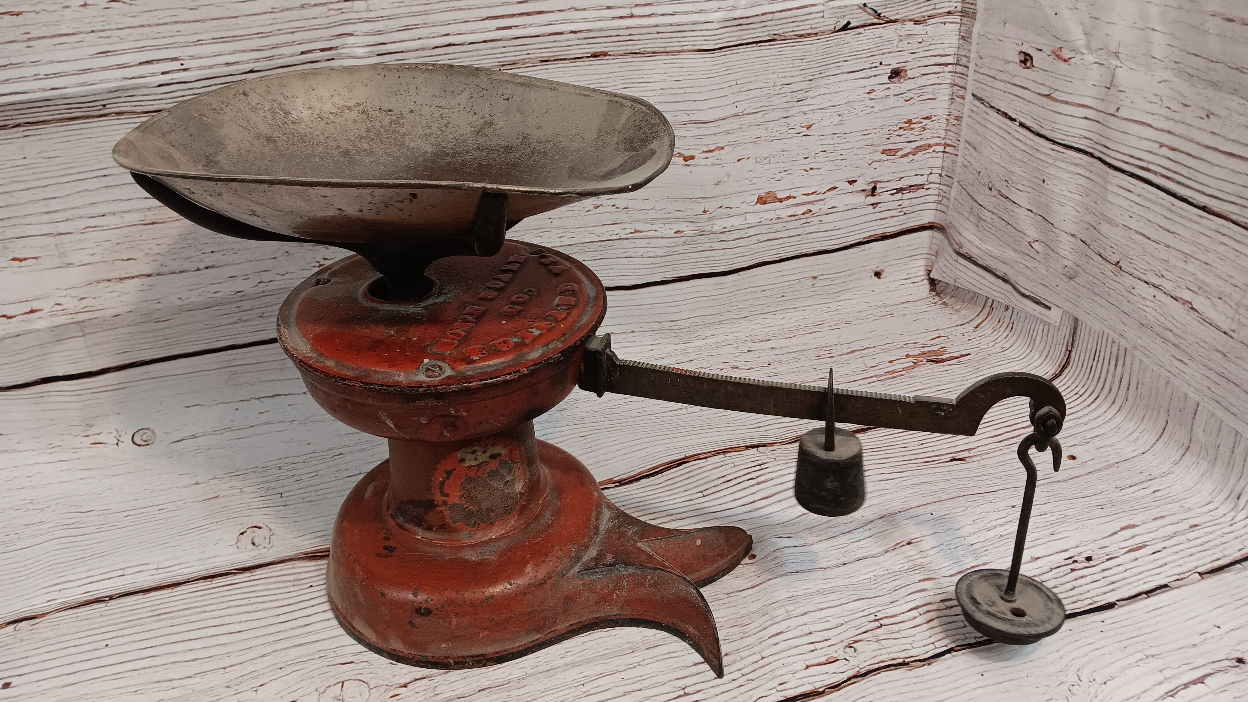 Antique Howe Scale No. 5 Cast Iron Counterweight Balance Scale